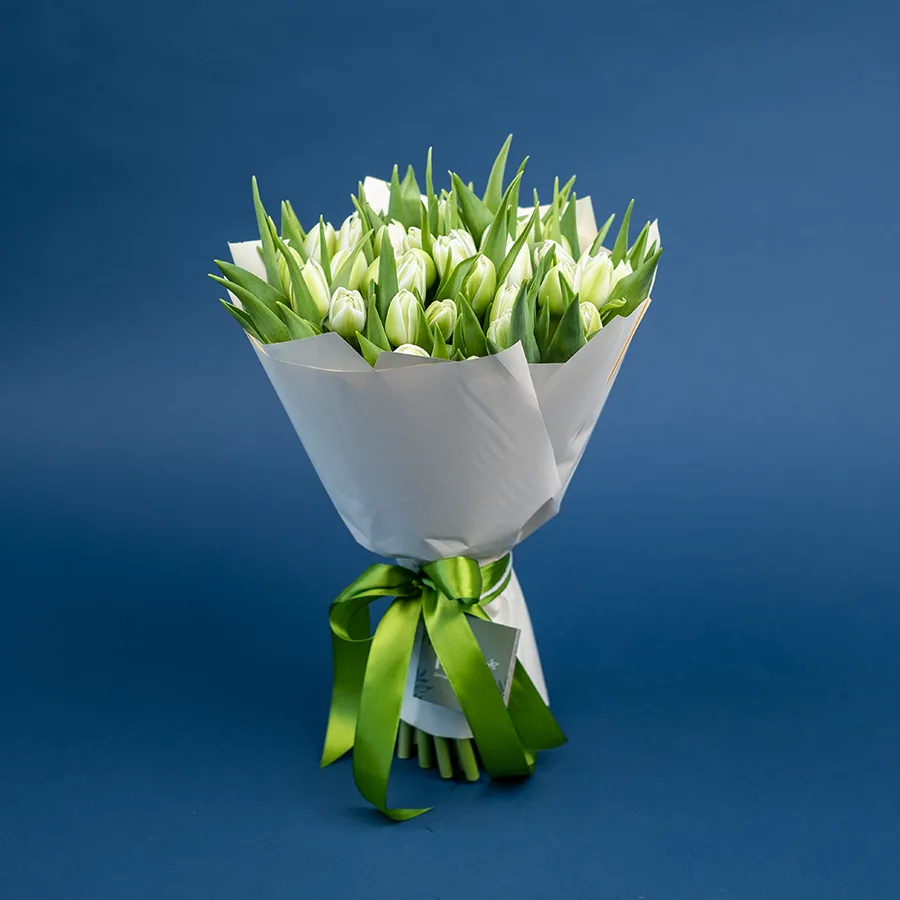 Букет из 45 белых махровых тюльпанов Вайт Херт (02451)