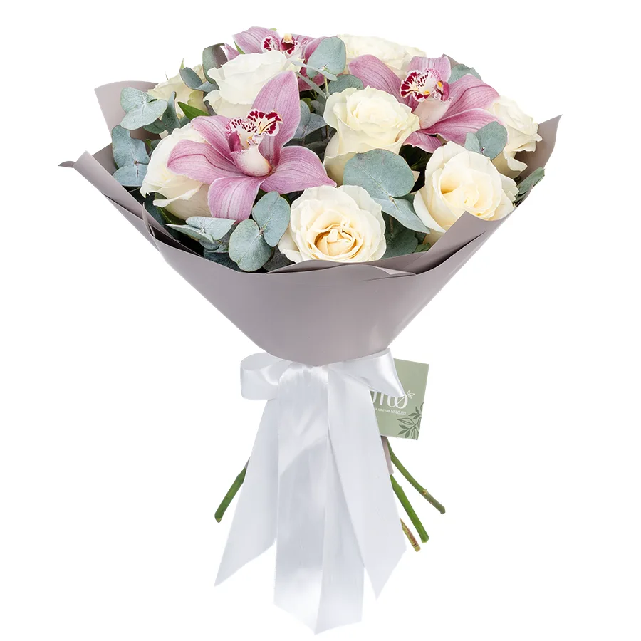 Букет из 13 цветов — белых роз Мондиаль и розовых орхидей Цимбидиум (02470)