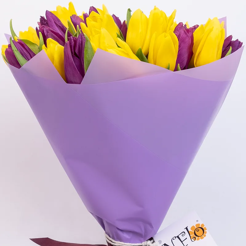 Букет из 35 желтых и фиолетовых тюльпанов (02046)