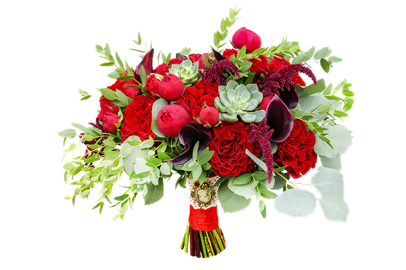 Свадебный букет из роз Пиано и фиолетовых калл с эхевериями и бордовым амарантом
