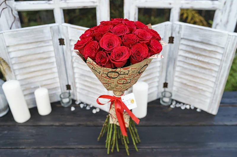 Букет из 25 роз стоит