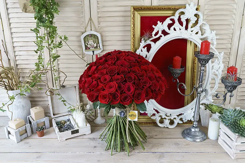 Букет из 101 розы стоит