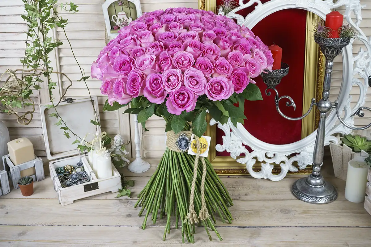 Большой букет из розовых роз (00784)