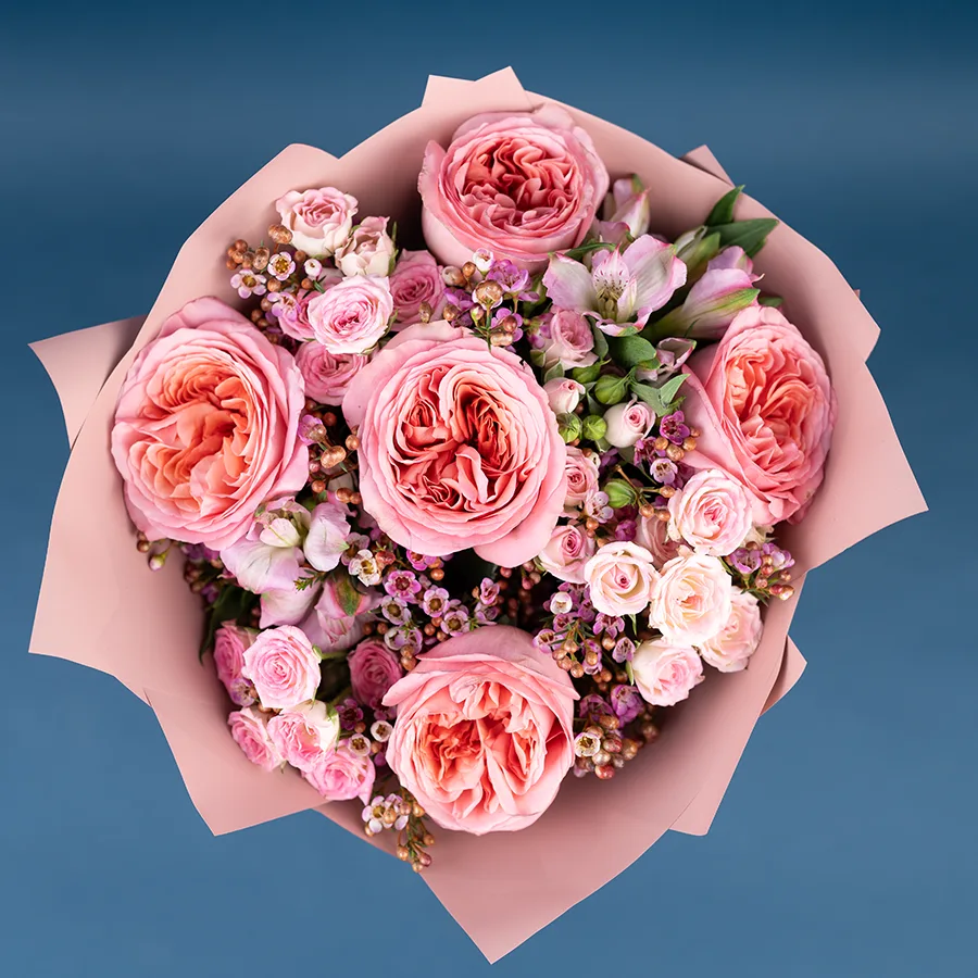 Букет из роз, кустовых роз и альстромерий с хамелациум (03840)