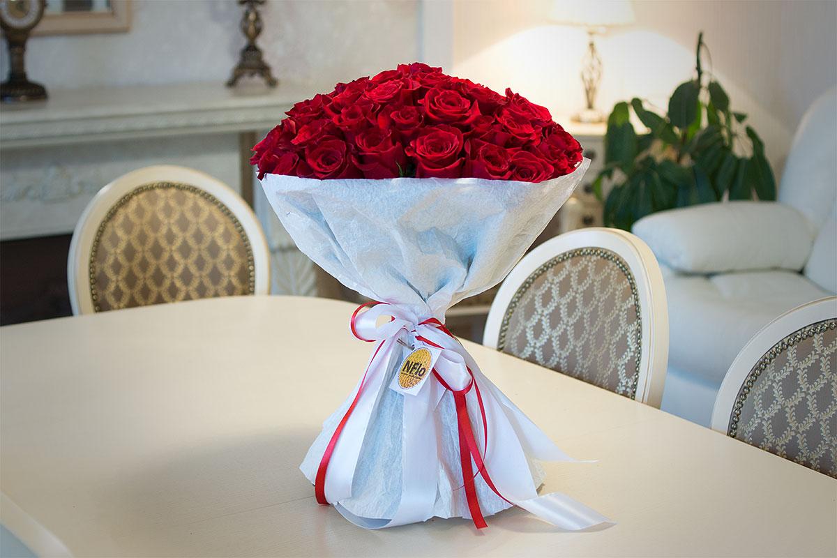 Букет из 51 красной розы в стиле Вечерний Ургант (00369)