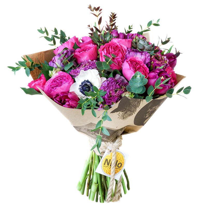 Букет из роз, ранункулюсов, тюльпанов и анемон с эхевериями (00750)
