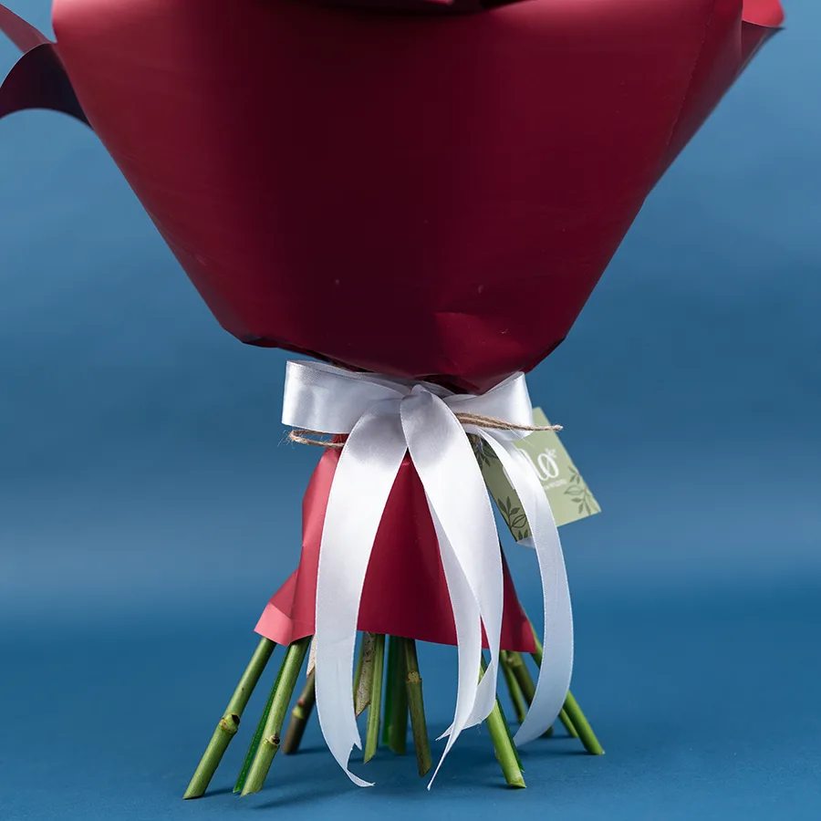 Букет из роз, кустовых роз, орхидей и альстромерий (03838)