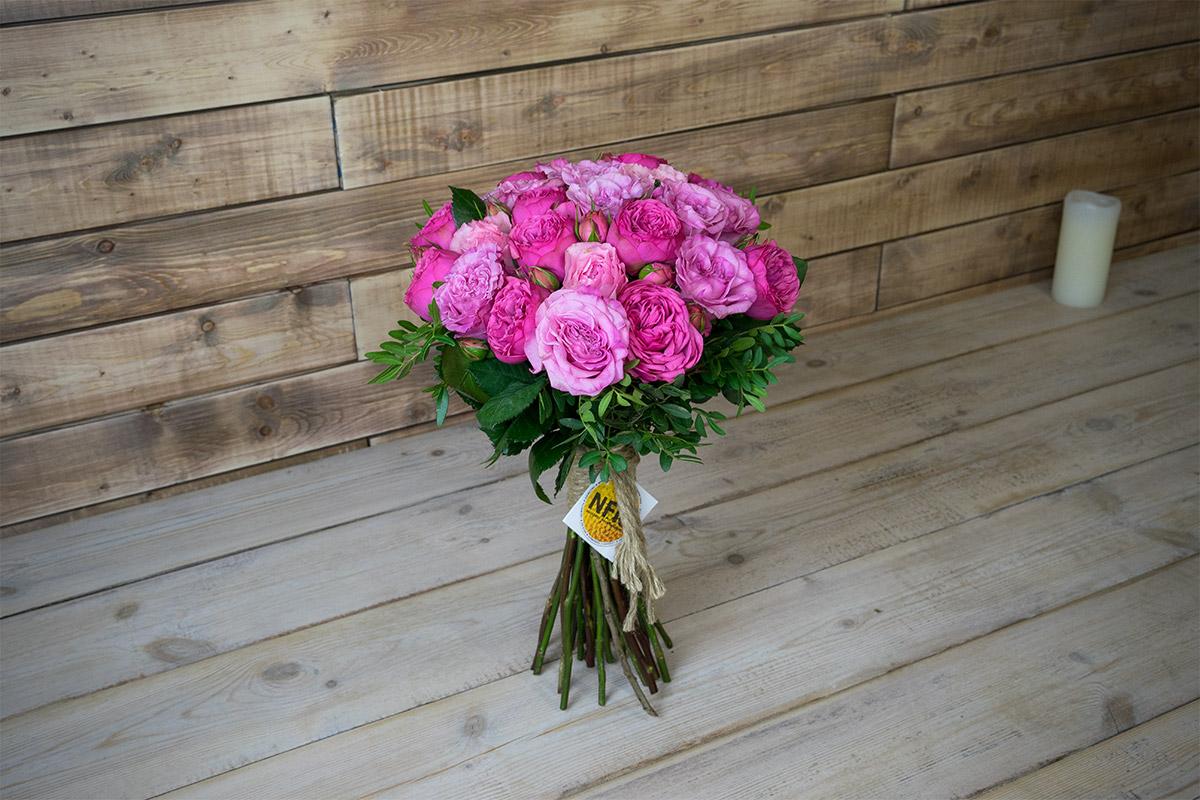 Букет из 27 розовых пионовидных роз (00638)
