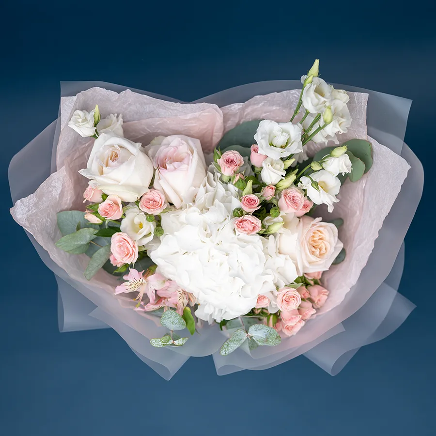 Букет из белой гортензии, садовых роз, кустовых роз, эустом и альстромерии (02607)