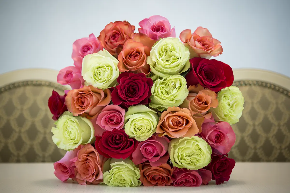 Букет из разноцветных роз 60 см (00172)