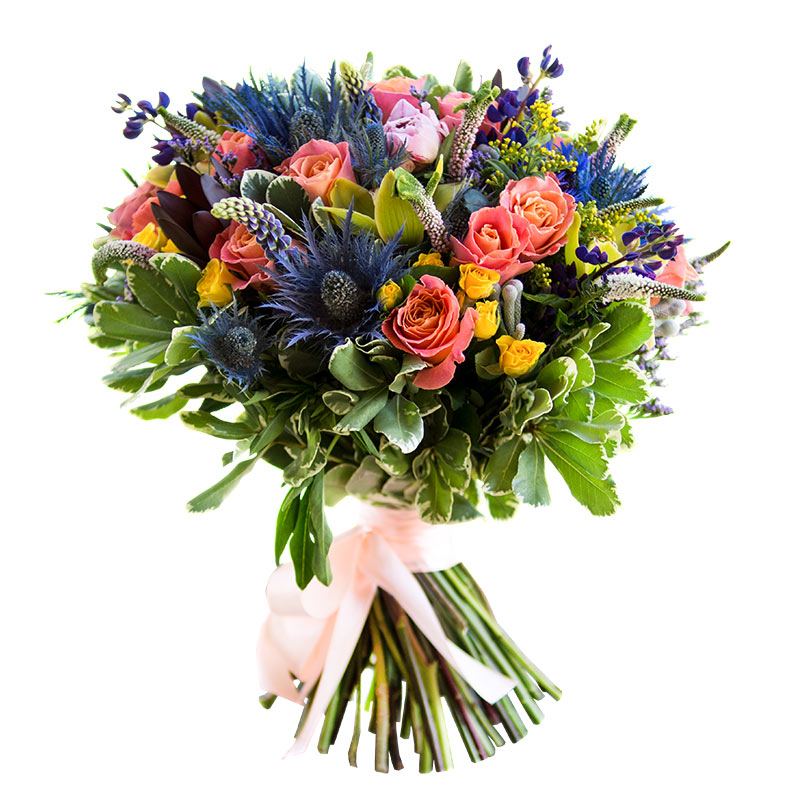 Букет из пионов, роз, орхидей, кустовых роз и васильков с эрингиум (00252)