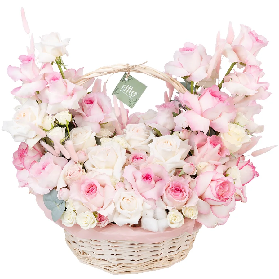 Корзина с ароматными розами и кустовыми розами с хлопчатником и лагурусом (02648)
