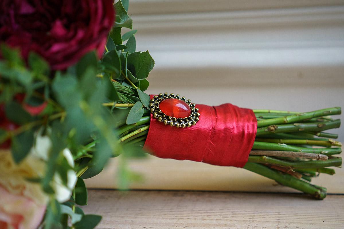 Свадебный букет из роз Дэвида Остина с калиной (00613)