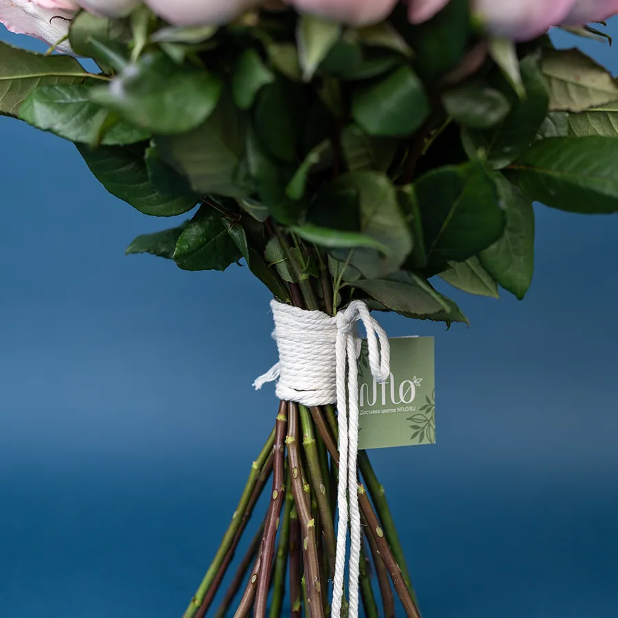 Букет из 25 бело-розовых роз Мандала (02659)