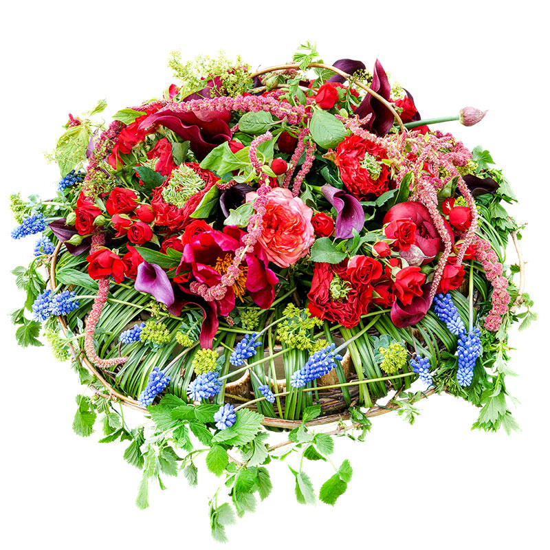 Каркасный летний букет из пионов, роз, калл и мускари (00965)