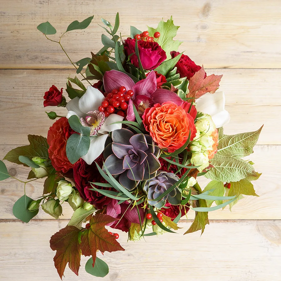 Cвадебный букет из роз и орхидей с эхеверией и калиной (00611)