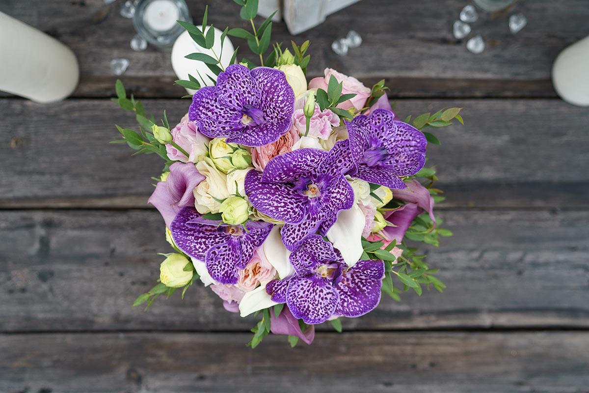 Букет невесты из роз Дэвида Остина, орхидей Ванда, калл и эустом (00852)