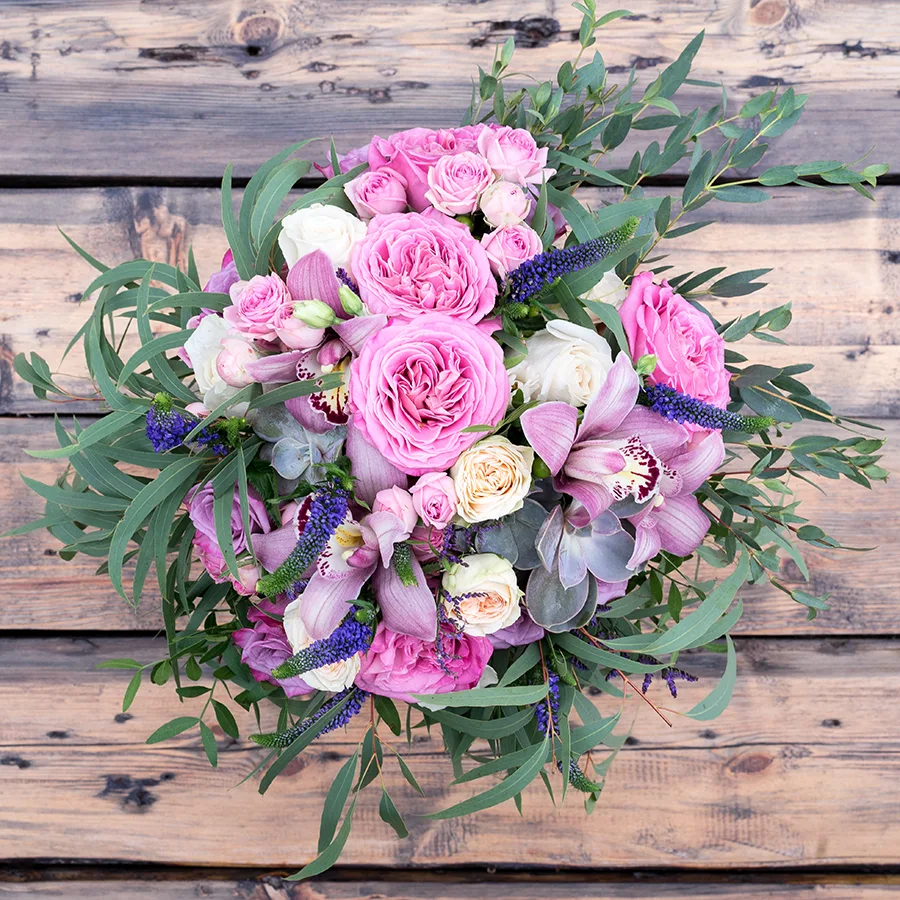 Cвадебный букет из роз, орхидей и эустом с эхевериями (00590)