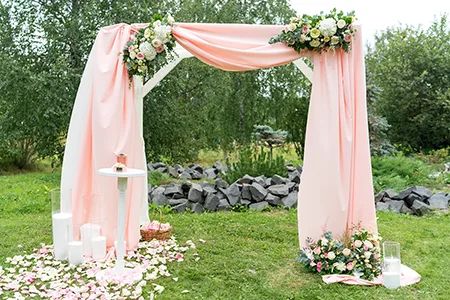 Оформление свадьбы розовое золото в Малых Карелах