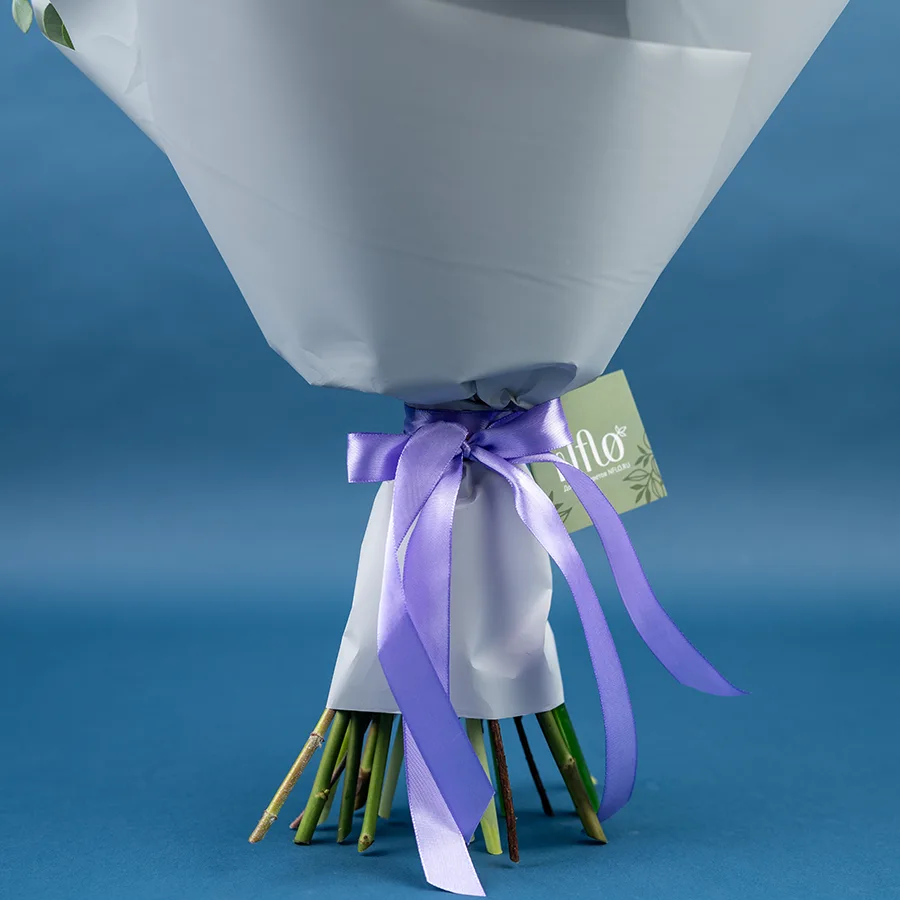 Букет из роз, кустовых роз и орхидей (03866)