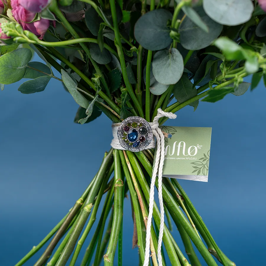 Букет из роз, орхидей, альстромерий и фрезий с орнитогалум (01899)