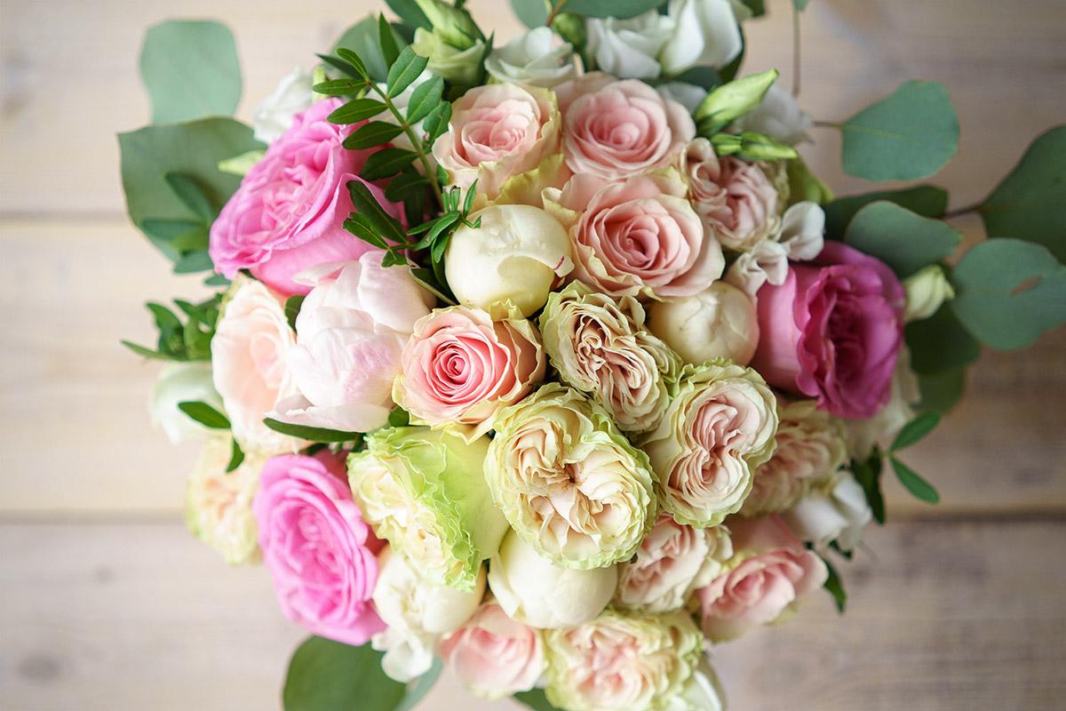 Свадебный букет из роз, пионов и эустом (00601)