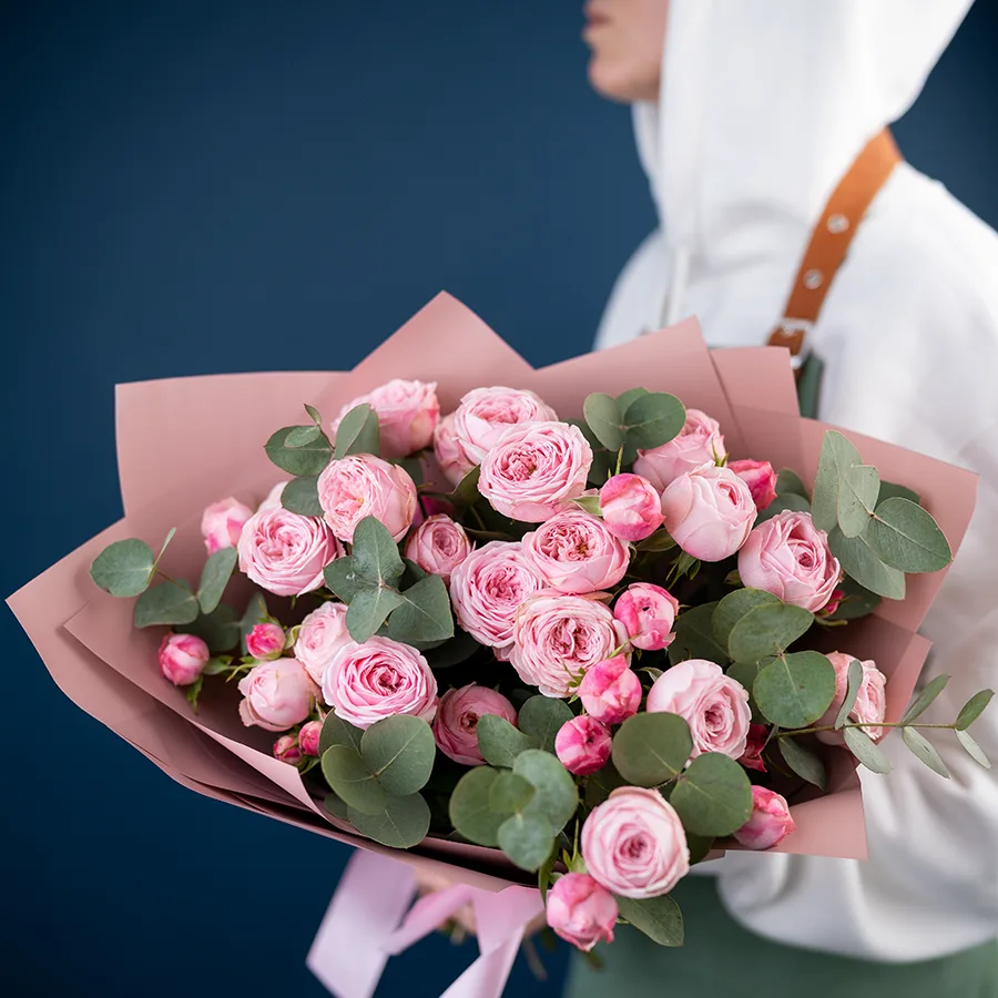 Букет из 5 розовых кустовых пионовидных роз Мэнсфилд Пинк Парк (03042)