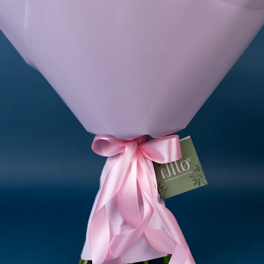 Букет из 19 нежно-розовых кустовых пионовидных роз Дедикейшн (02716)