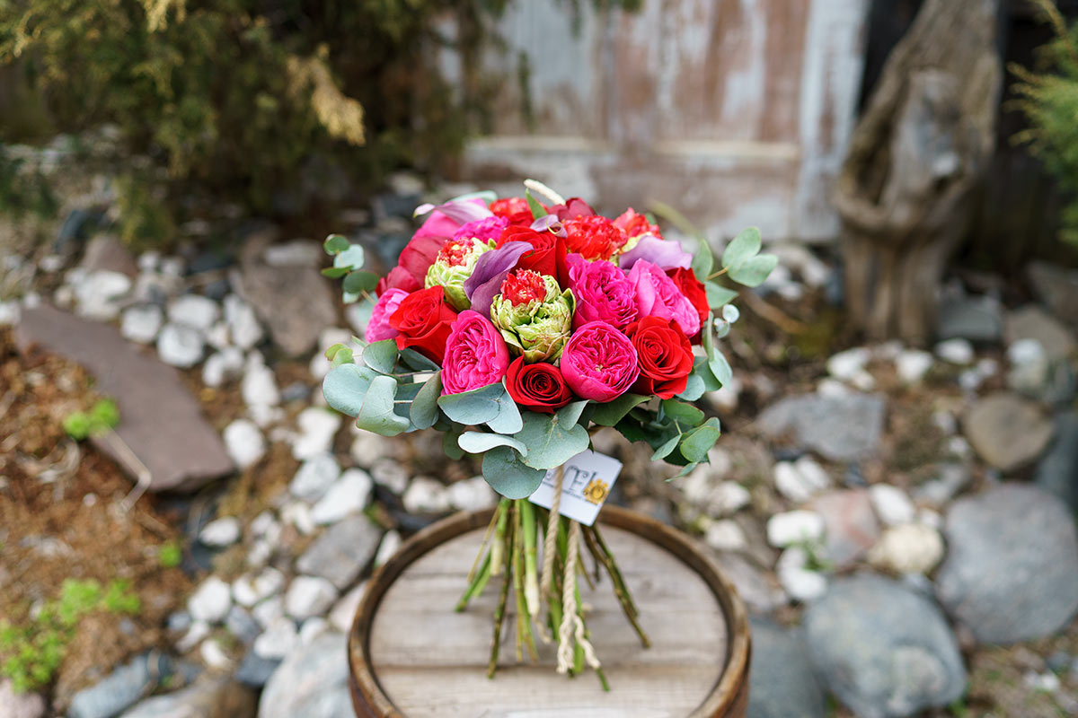 Букет из пионов, пионовидных роз, тюльпанов и калл (00959)
