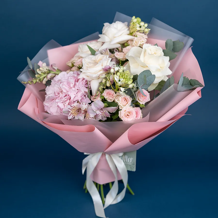 Букет из розовой гортензии, садовых роз, кустовых роз и альстромерий (02559)