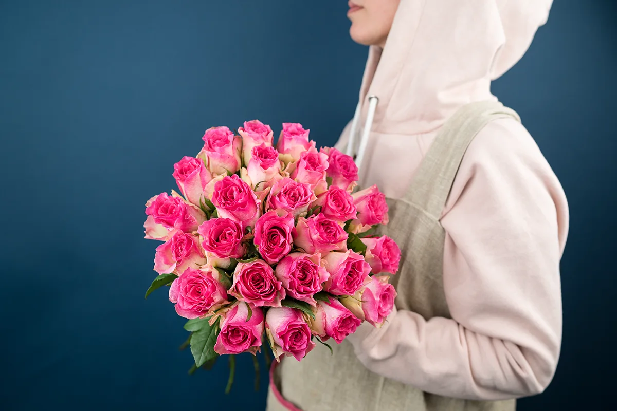 Букет из 25 бело-розовых роз Малибу (01436)