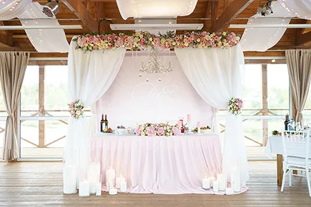 Оформление свадьбы в пастельно-розовой классике