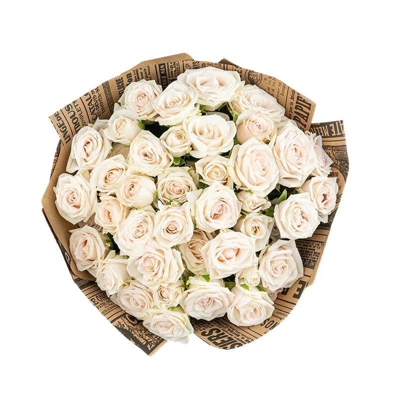 Букет из 11 бело-кремовых кустовых роз Роял Порцелина (01681)