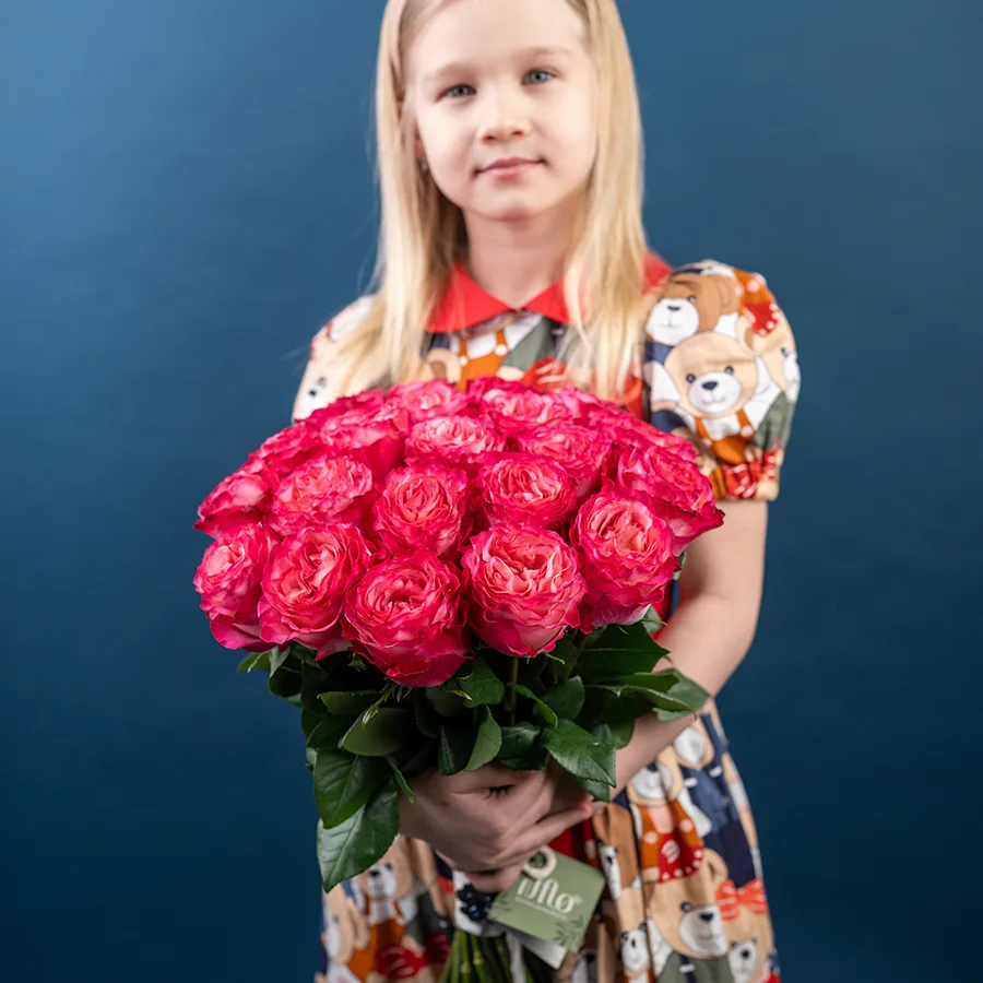 Букет из 21 ярко-малиновой розы Энчентмент (03857)