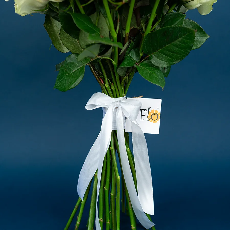 Букет из 25 белых роз Мондиаль (01597)