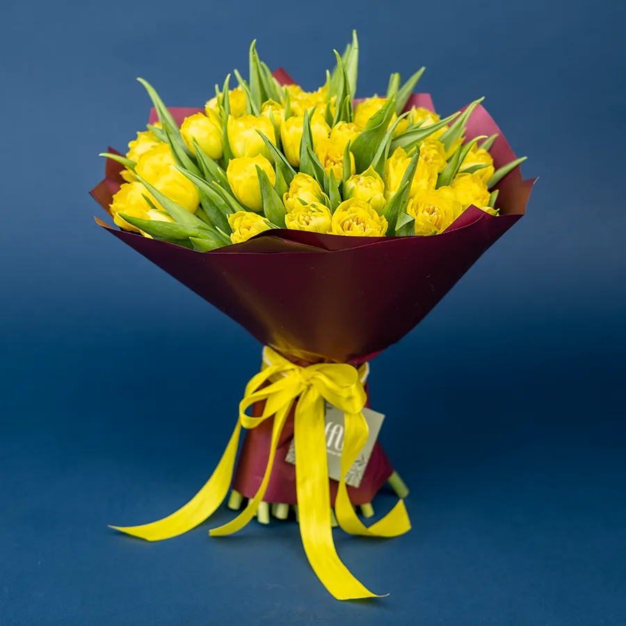 Букет из 35 желтых махровых тюльпанов Хоумран (02282)