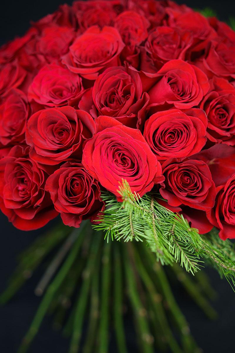 Букет из 51 розы сердцем (00685)