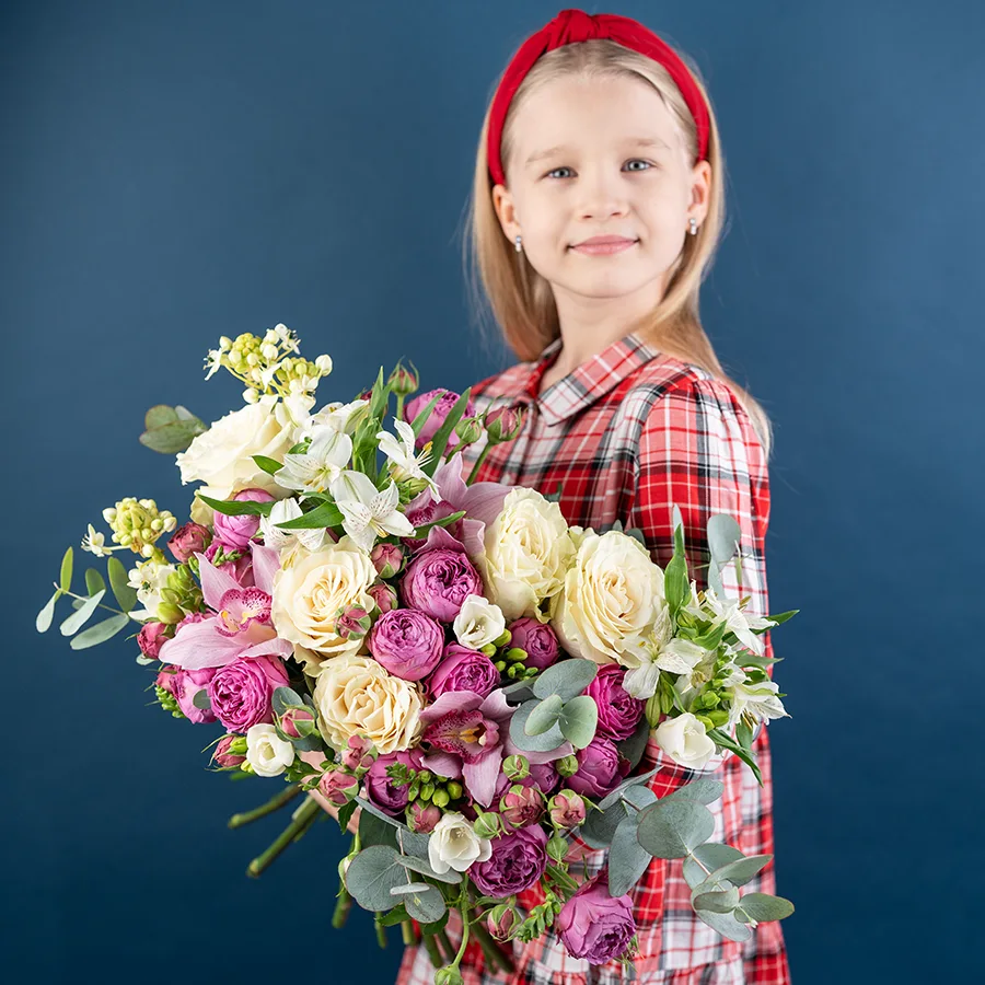 Букет из роз, орхидей, альстромерий и фрезий с орнитогалум (01899)